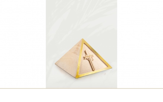 Pyramide mit oder ohne Kreuz   <small>(U78)</small>